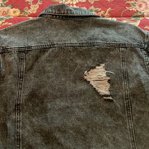 🔥Boutique🔥Blake Distressed Jean Jacket - Picture 11 of 15